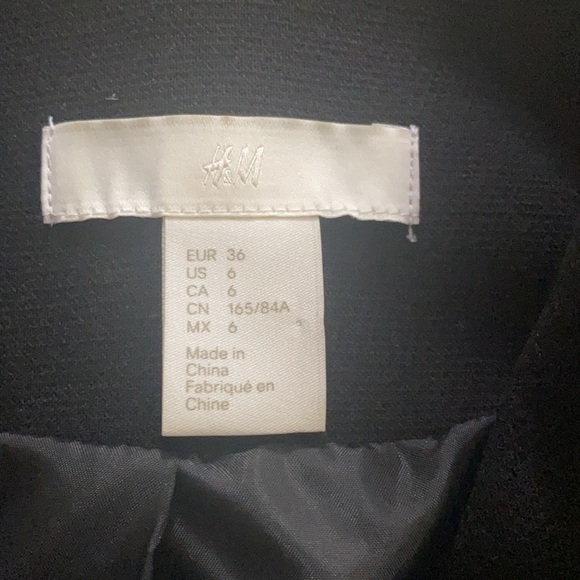 Black H&M blazer - Picture 2 of 4